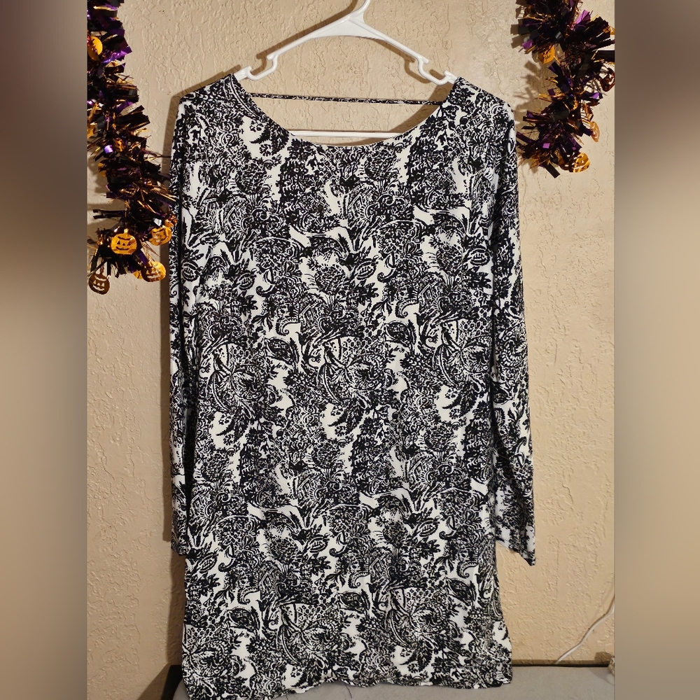 Dee Elle Tableau Top Ivory and Black Print Shift Dress
